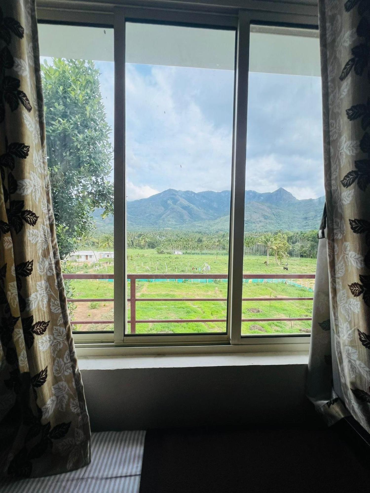 Kadampil Bliss Villa Maraiyūr Buitenkant foto